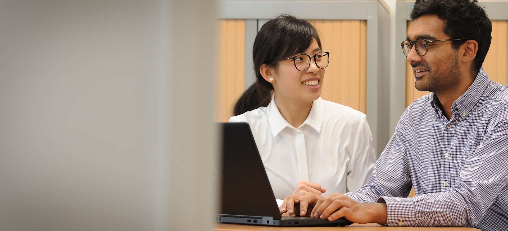 Two employees discussing project